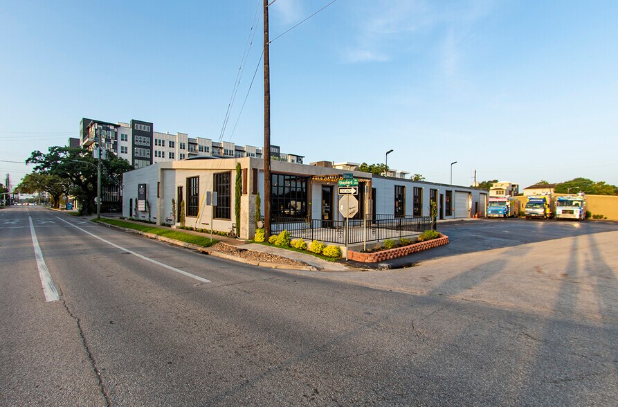 1219 Shepherd Dr, Houston, TX 77007 Retail for Lease