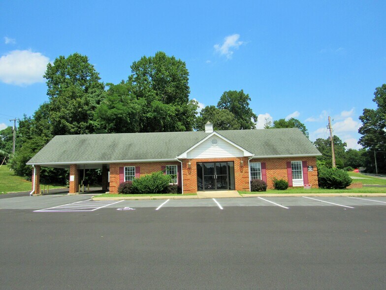 221 Ambriar Plz, Amherst, VA for sale - Primary Photo - Image 1 of 1