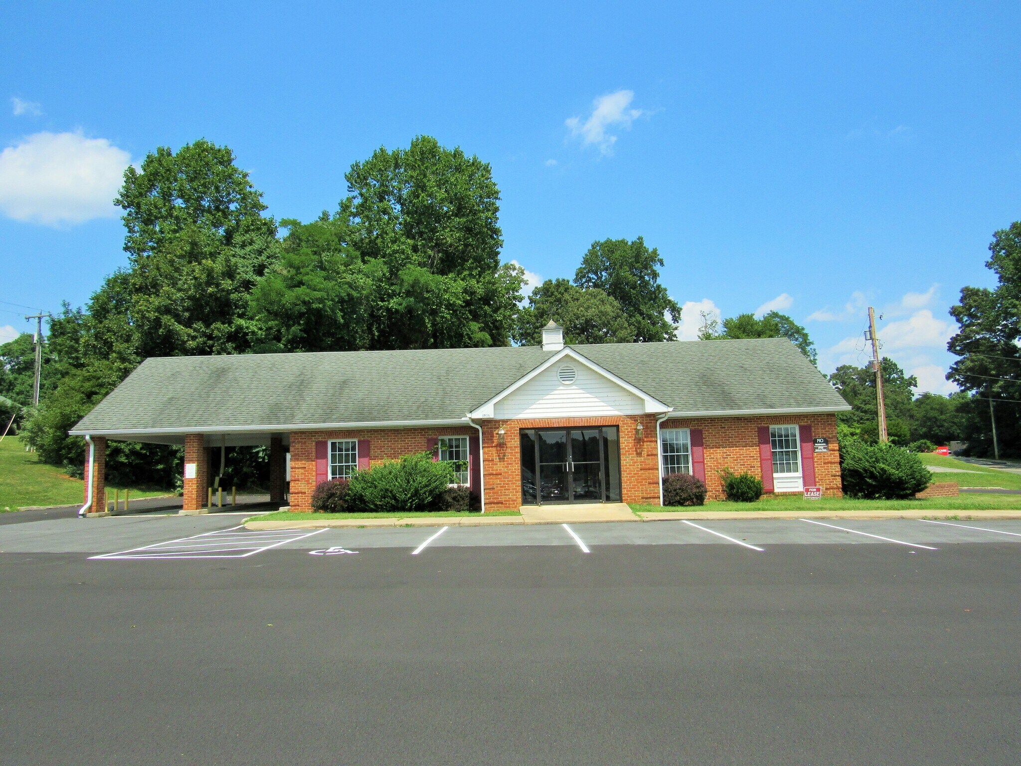 221 Ambriar Plz, Amherst, VA for sale Primary Photo- Image 1 of 1