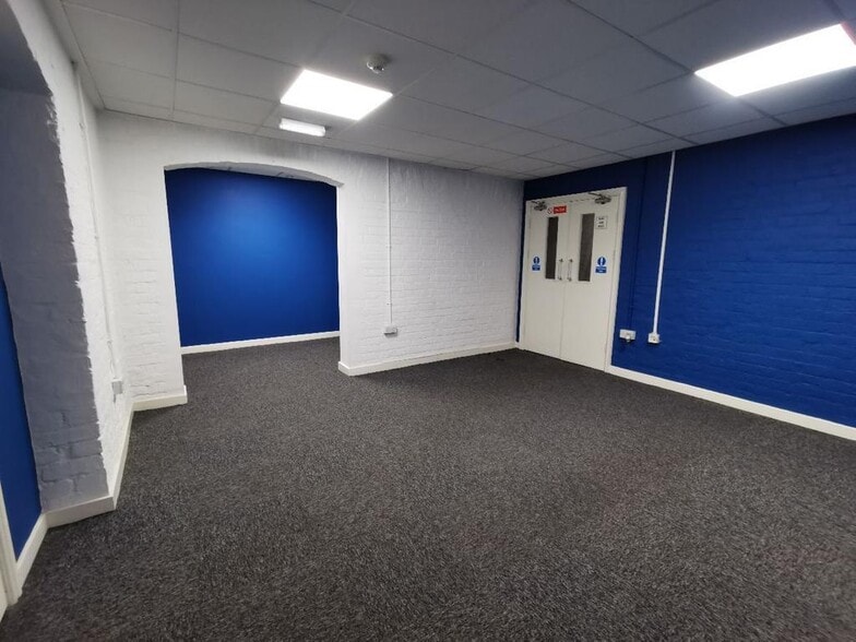 5 Pink Ln, Newcastle Upon Tyne for sale - Building Photo - Image 1 of 1