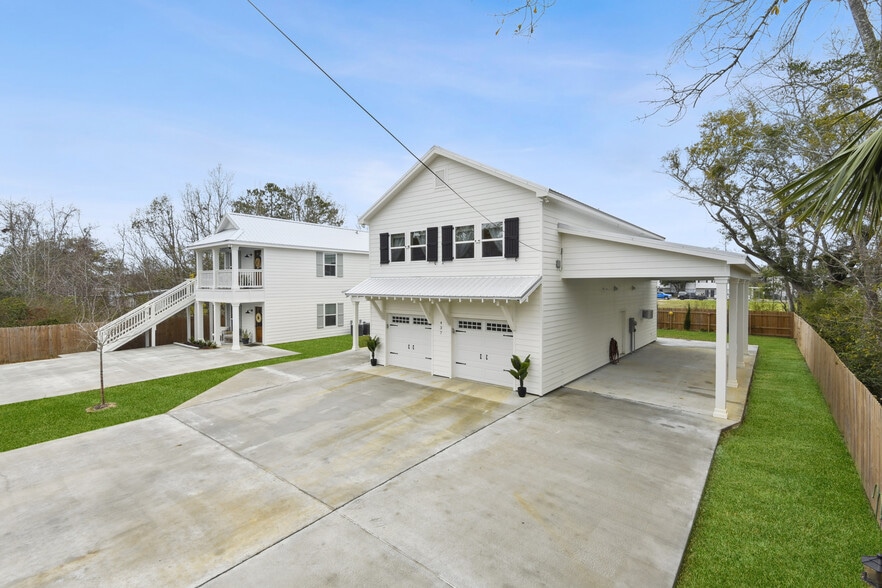 437 Webster St, Bay Saint Louis, MS for sale - Primary Photo - Image 1 of 47