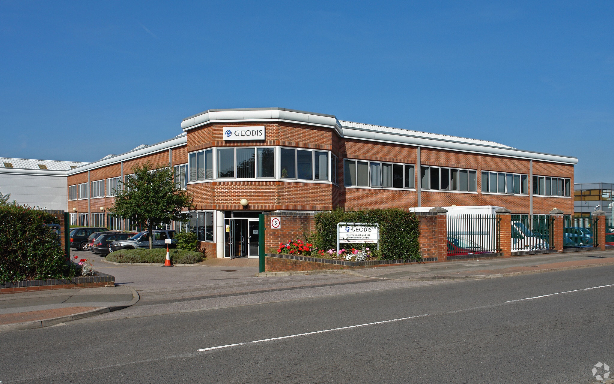 Coronation Rd, High Wycombe for sale Building Photo- Image 1 of 1