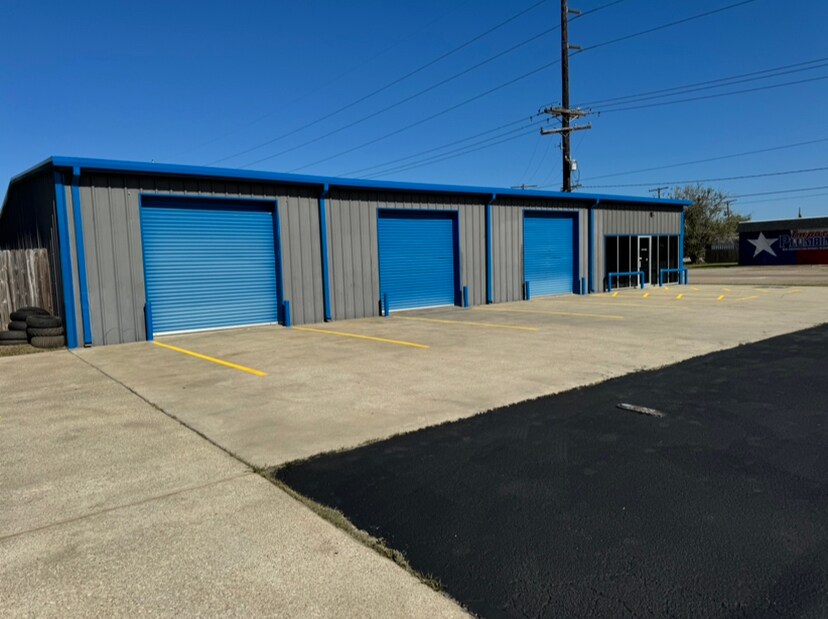 4010 Main Ave, Groves, TX for lease Building Photo- Image 1 of 10