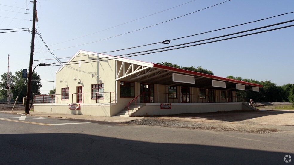 300 E Main St, Remington, VA for lease - Building Photo - Image 1 of 11