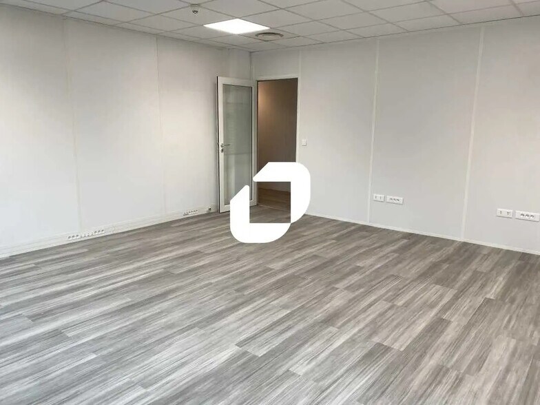 Office in Mérignac for lease - Interior Photo - Image 2 of 10