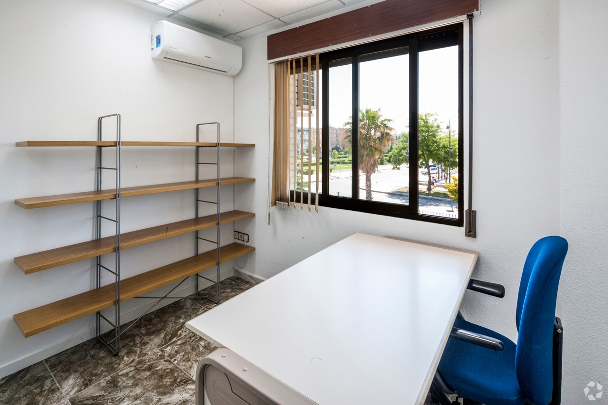Office in Parla, Madrid for lease Interior Photo- Image 1 of 6