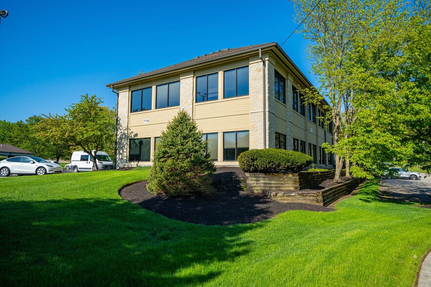 7710 Olentangy River Rd, Columbus, OH for lease - Building Photo - Image 3 of 10