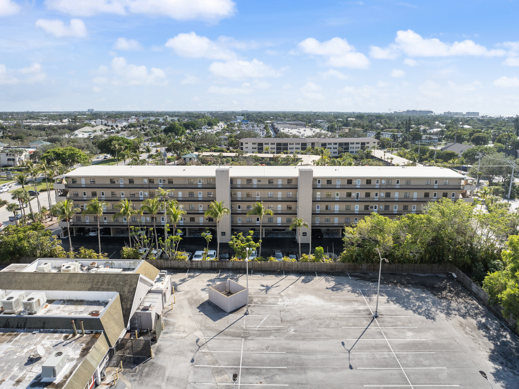 2335 Tamiami Trl N, Naples, FL for lease Building Photo- Image 1 of 7