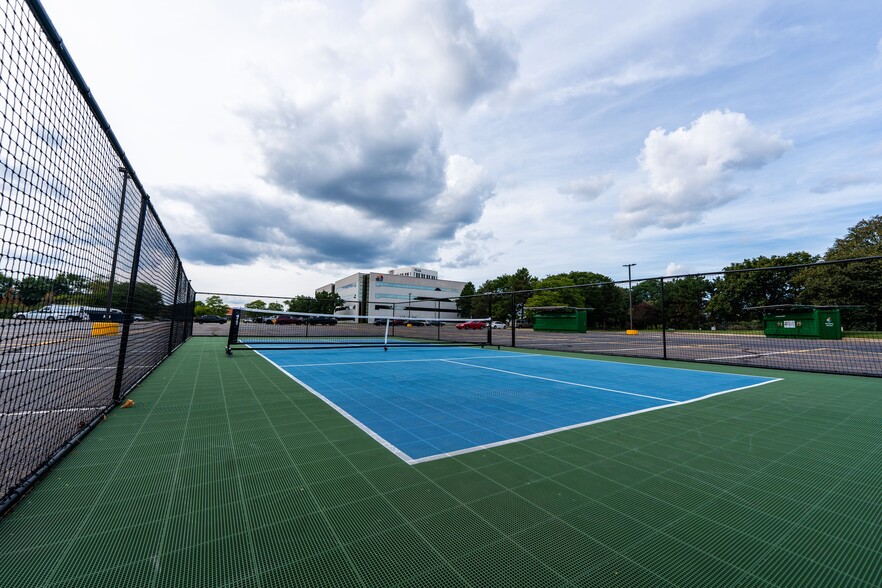 901 Tower Dr, Troy, MI for lease - Building Photo - Image 2 of 31