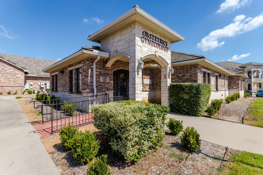2840 Legacy Dr, Frisco, TX for lease - Primary Photo - Image 1 of 5