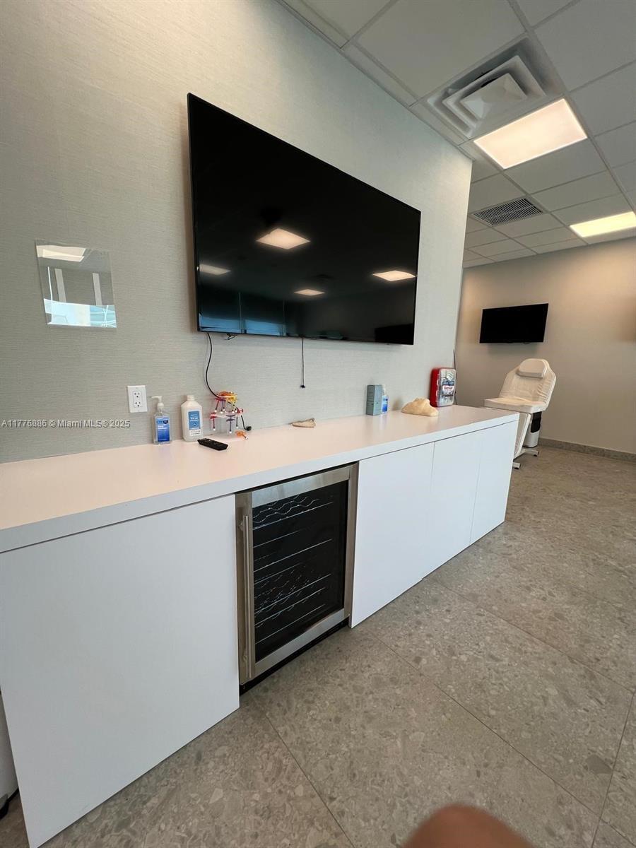 2820 NE 214th St, Aventura, FL for lease Building Photo- Image 1 of 11