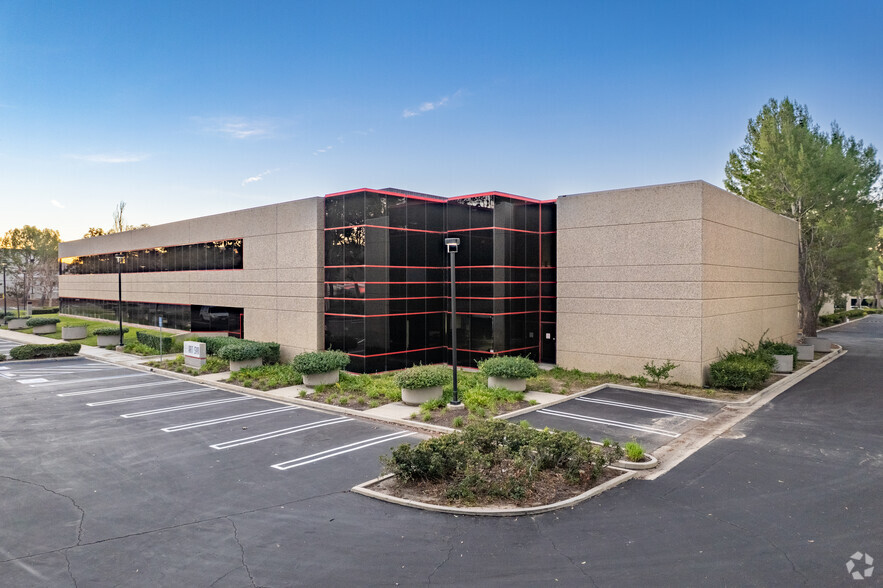 2685 Park Center Dr, Simi Valley, CA for lease - Building Photo - Image 3 of 4