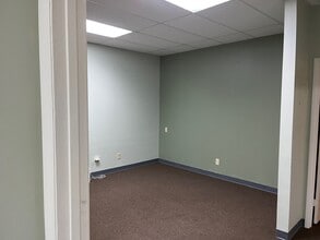 1240 Johnson Ferry Pl, Marietta, GA for lease Interior Photo- Image 2 of 4