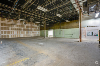 900 Park Centre Blvd, Miami Gardens, FL for lease Interior Photo- Image 2 of 15