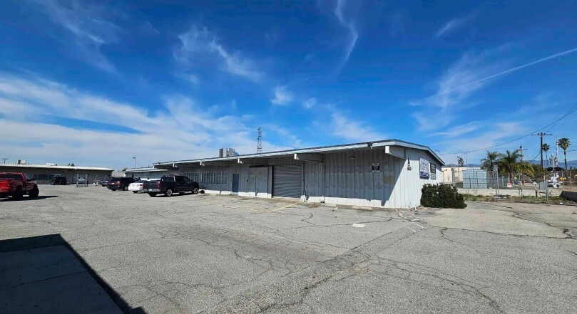 300 S Sycamore Ave, Rialto, CA for lease - Building Photo - Image 1 of 8
