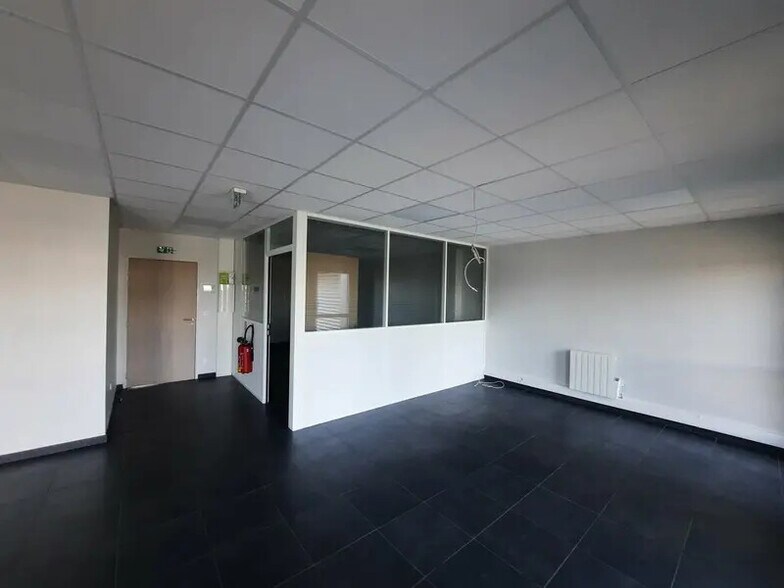 Office in Boos for lease - Interior Photo - Image 3 of 9