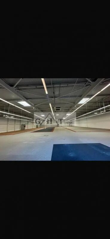 Retail in Ballainvilliers for lease Interior Photo- Image 1 of 3