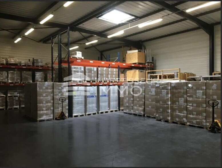 Flex in Stains for lease - Interior Photo - Image 2 of 4