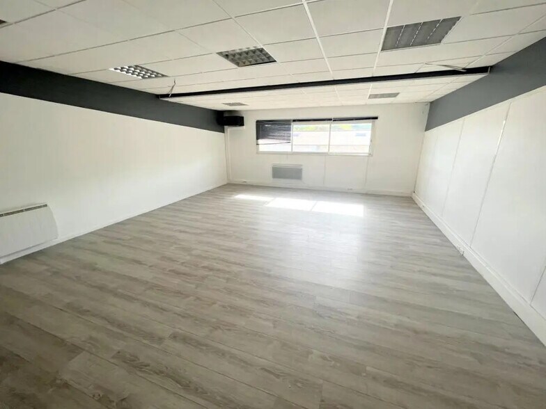 Office in Morainvilliers for sale - Interior Photo - Image 3 of 7