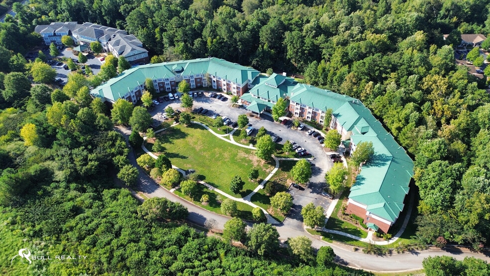 4711 Bishop Ming Blvd, Stone Mountain, GA for sale - Building Photo - Image 3 of 40