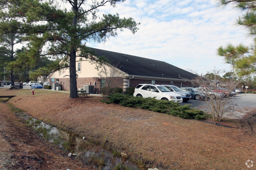 217-219 Station St, Jacksonville, NC for lease - Building Photo - Image 2 of 117