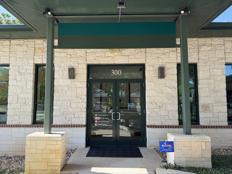 16010 Park Valley Dr, Round Rock, TX for lease - Building Photo - Image 1 of 18