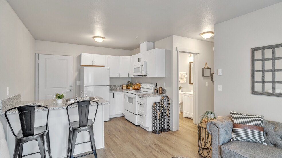 555 N River Rd, Cottage Grove, OR for sale - Building Photo - Image 1 of 1