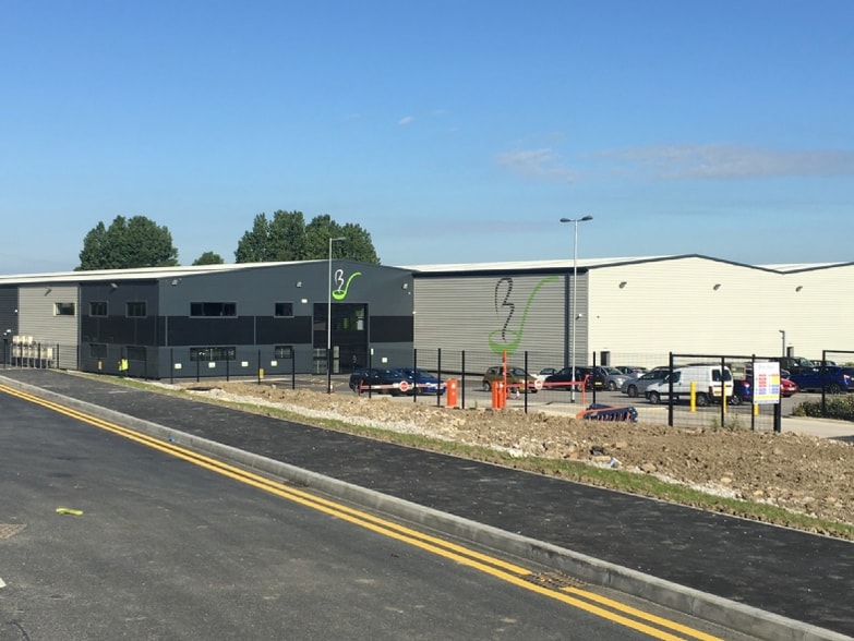 168 Printers Fold, Burnley for lease - Building Photo - Image 2 of 6