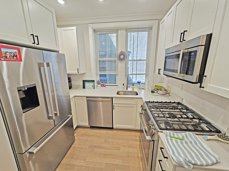 47 Englewood Ave, Boston, MA for sale - Interior Photo - Image 3 of 8