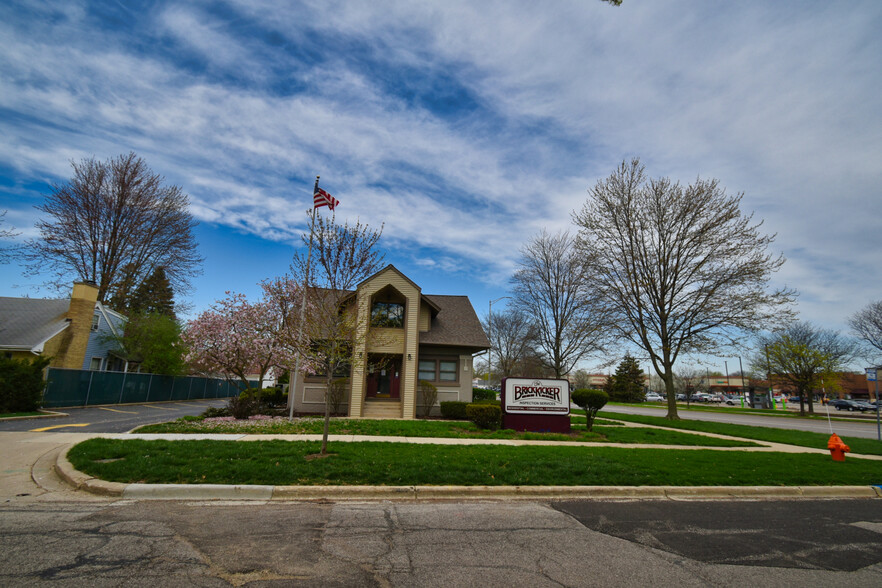 849 N Ellsworth St, Naperville, IL for lease - Building Photo - Image 2 of 25