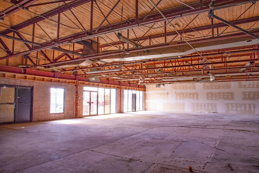 3716 61st Ave SE, Calgary, AB for sale - Interior Photo - Image 1 of 1