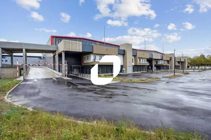 2 Avenue Denis Diderot, Élancourt for lease - Building Photo - Image 2 of 19