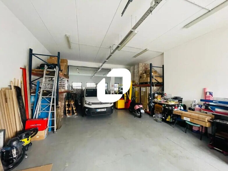 Flex in Croissy-Beaubourg for sale - Interior Photo - Image 2 of 7