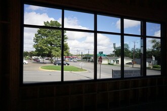 141 NW Renfro St, Burleson, TX for sale Interior Photo- Image 1 of 3