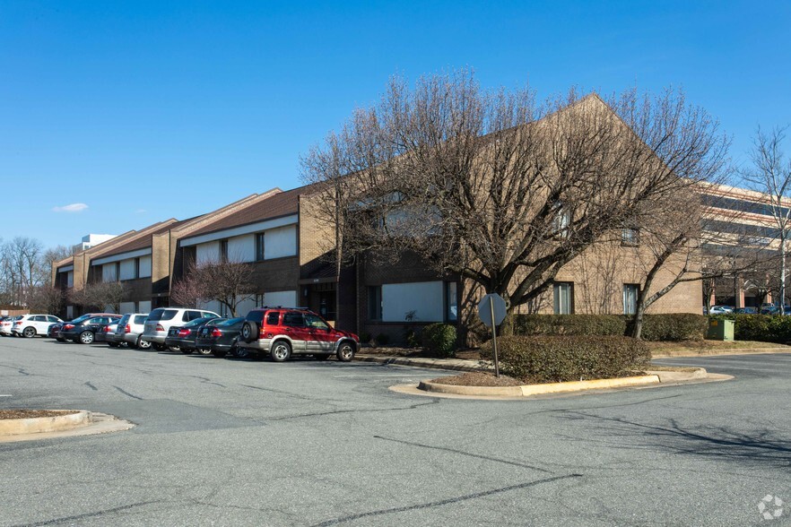 8290-8294 Old Courthouse Rd, Vienna, VA for lease - Primary Photo - Image 1 of 5