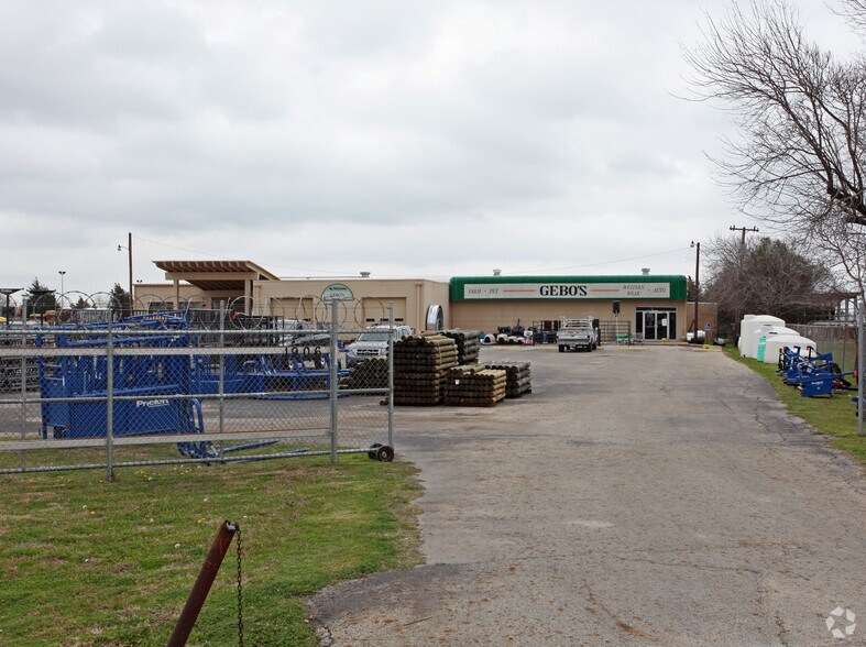 1906 S Kaufman St, Ennis, TX for sale - Building Photo - Image 1 of 1