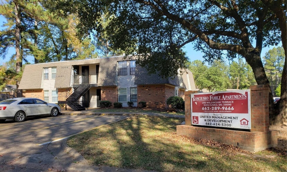 200 Wildwood Ter, Kosciusko, MS for sale - Primary Photo - Image 1 of 5