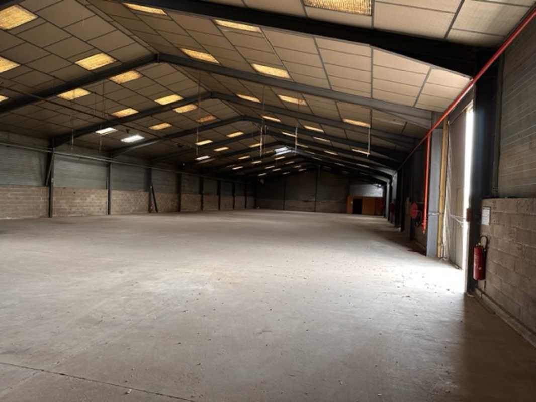 Flex in Jassans-Riottier for lease Building Photo- Image 1 of 5