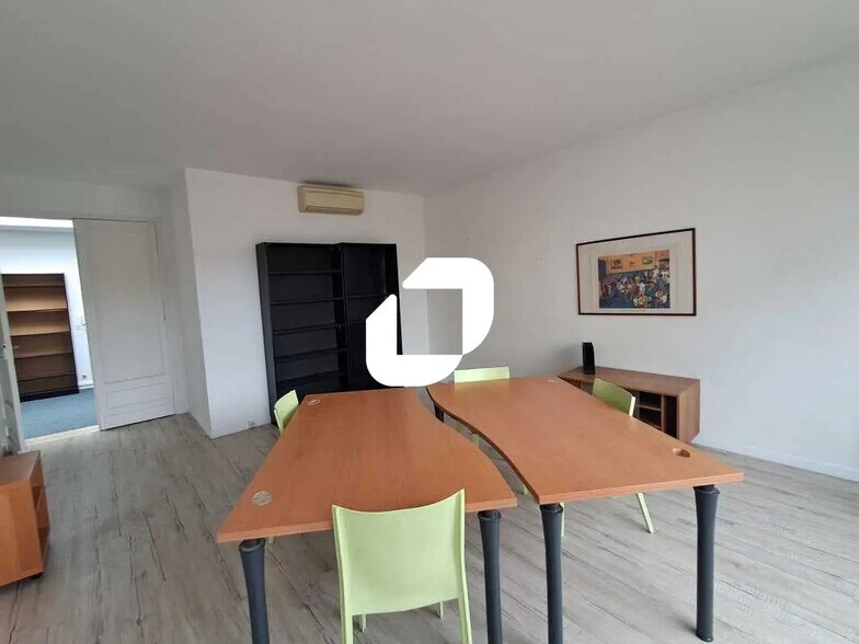 Office in Bordeaux for lease - Interior Photo - Image 3 of 17