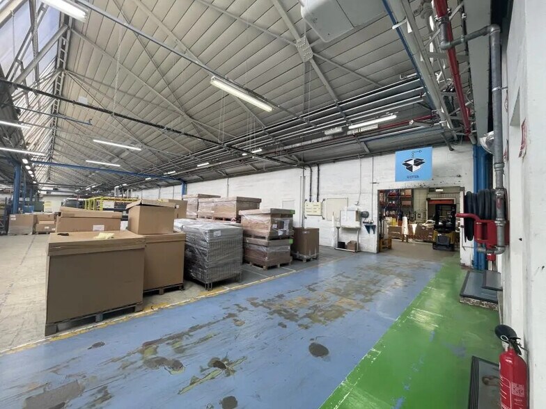 Flex in Évreux for lease - Building Photo - Image 2 of 13