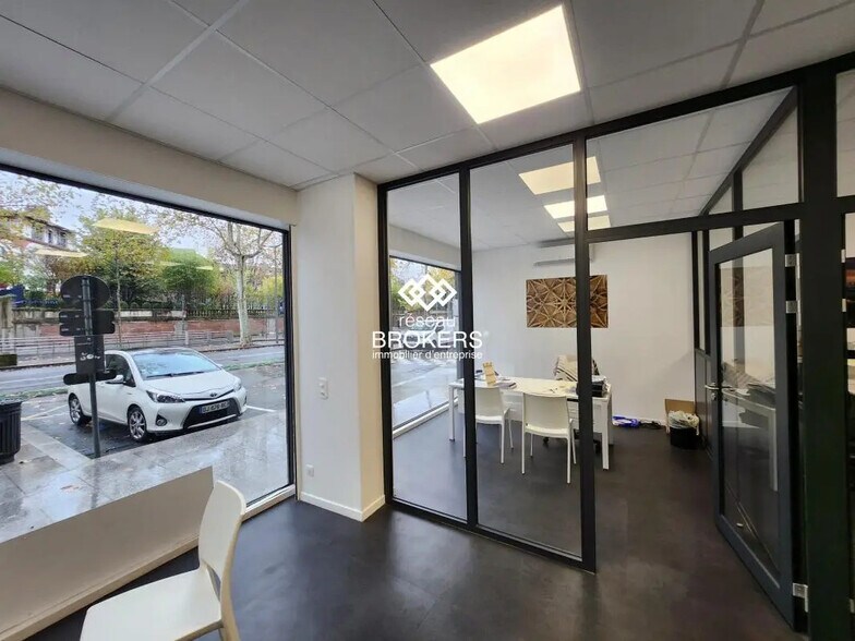 Retail in Albi for lease - Interior Photo - Image 1 of 3