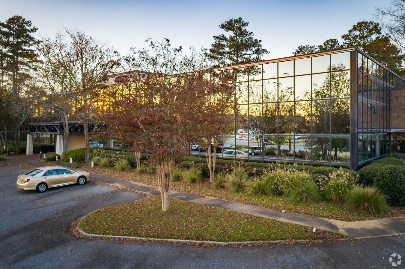 4875 Riverside Dr, Macon, GA 31210