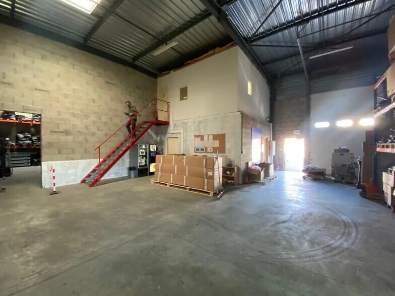 Office in Chassieu for lease - Interior Photo - Image 3 of 13