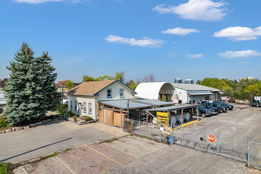 28 Colston Crt, Richmond Hill, ON for sale - Building Photo - Image 3 of 7
