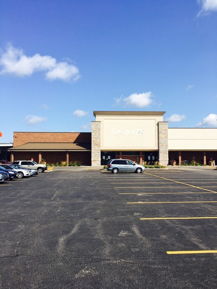 820-822 Summit Plaza, Elgin, IL for lease - Building Photo - Image 2 of 6