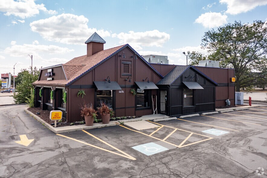 4416 E New York St, Aurora, IL 60504