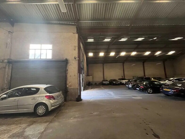 Flex in Bordeaux for lease - Interior Photo - Image 2 of 4