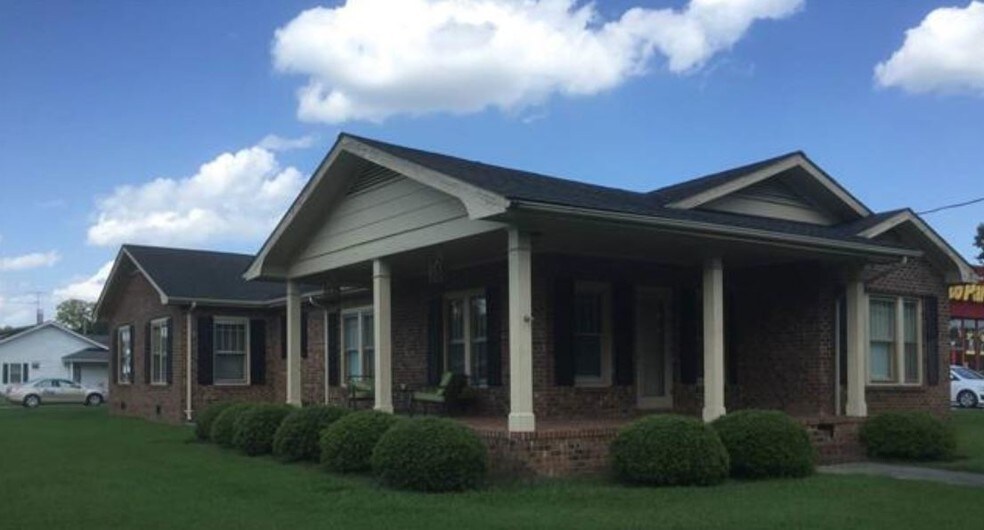 501 E Main St, Benson, NC 27504