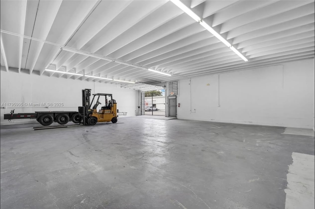 8145 NW 33rd St, Doral, FL for lease Interior Photo- Image 1 of 11