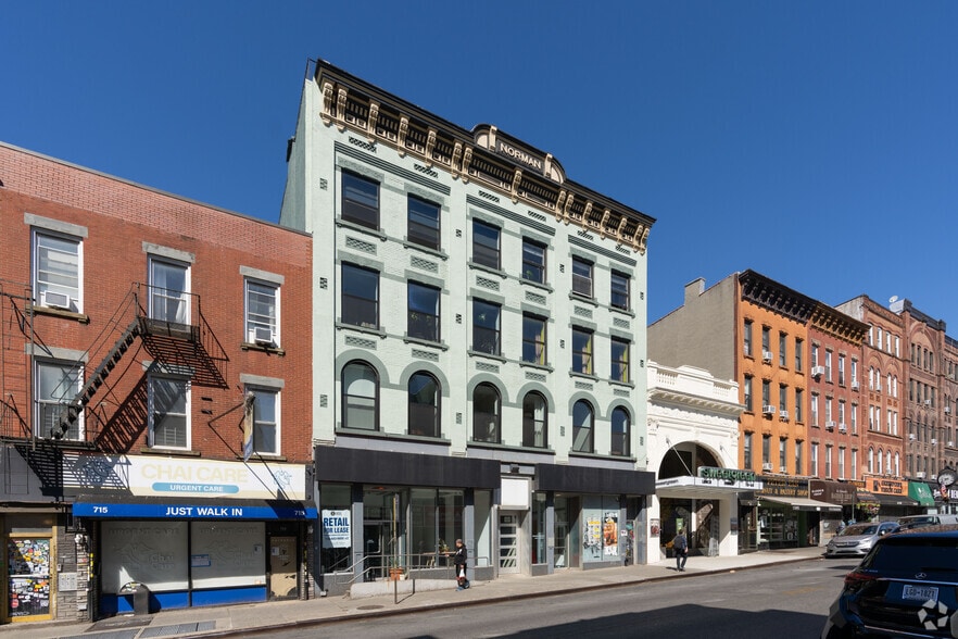 717-721 Manhattan Ave, Brooklyn, NY for lease - Primary Photo - Image 1 of 4